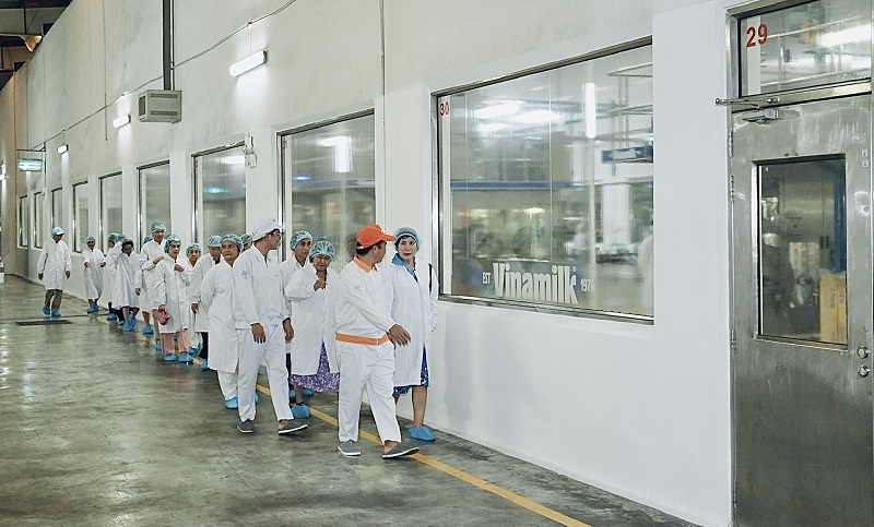 CLB Sức khỏe người cao tuổi TP HCM tham quan nhà máy sữa lớn nhất của Vinamilk