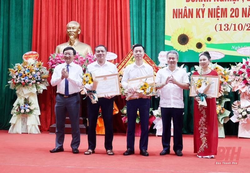 Thị xã Nghi Sơn tôn vinh doanh nghiệp, doanh nhân