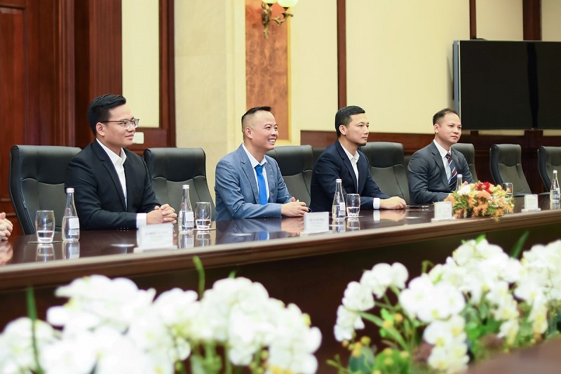 Tập đoàn 911 mua, thuê 2.200 ô tô điện VinFast từ GSM, “lấn sân” sang taxi điện