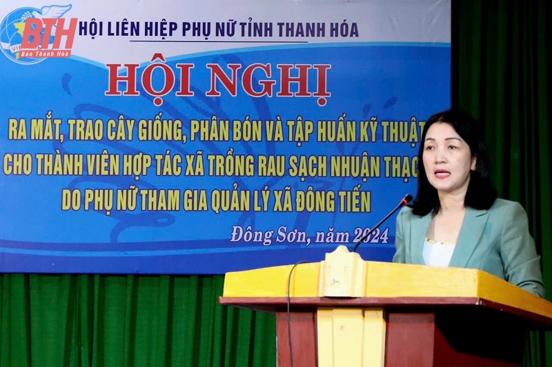 Ra mắt và trao vật tư cho Hợp tác xã trồng rau sạch Nhuận Thạch