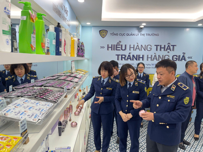 Trưng bày 500 sản phẩm giúp người tiêu dùng hiểu hàng thật, tránh hàng giả