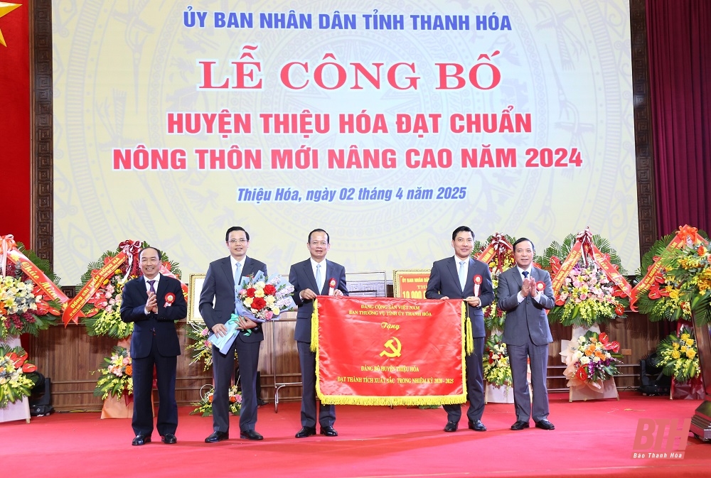 Huyện Thiệu Hóa công bố đạt chuẩn nông thôn mới nâng cao