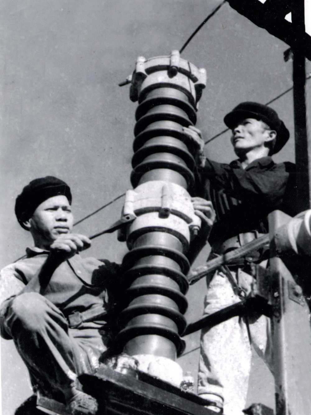 “ Trái tim người thợ điện còn đập thì dòng điện không bao giờ tắt”