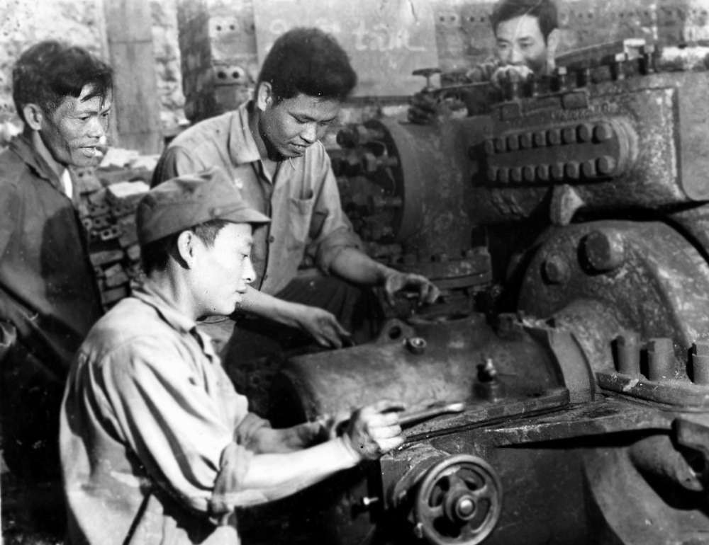 “ Trái tim người thợ điện còn đập thì dòng điện không bao giờ tắt”