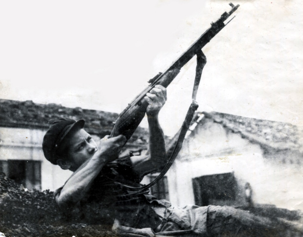 “ Trái tim người thợ điện còn đập thì dòng điện không bao giờ tắt”