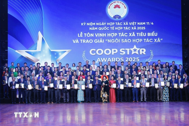 Lễ tôn vinh hợp tác xã tiêu biểu và trao giải Ngôi sao Hợp tác xã