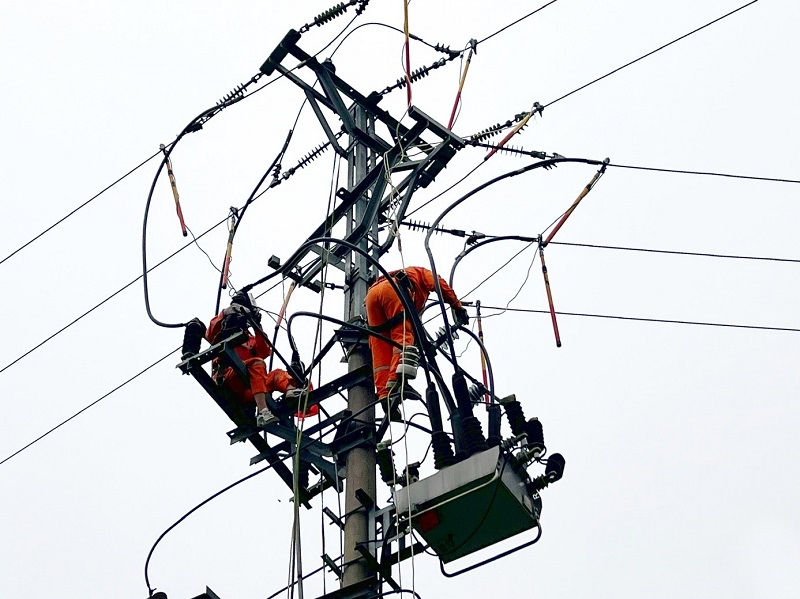 Công ty Điện lực Thanh Hóa tăng cường giải pháp đảm bảo cung ứng điện cho dịp nghỉ lễ 30/4, 1/5 và mùa hè 2025