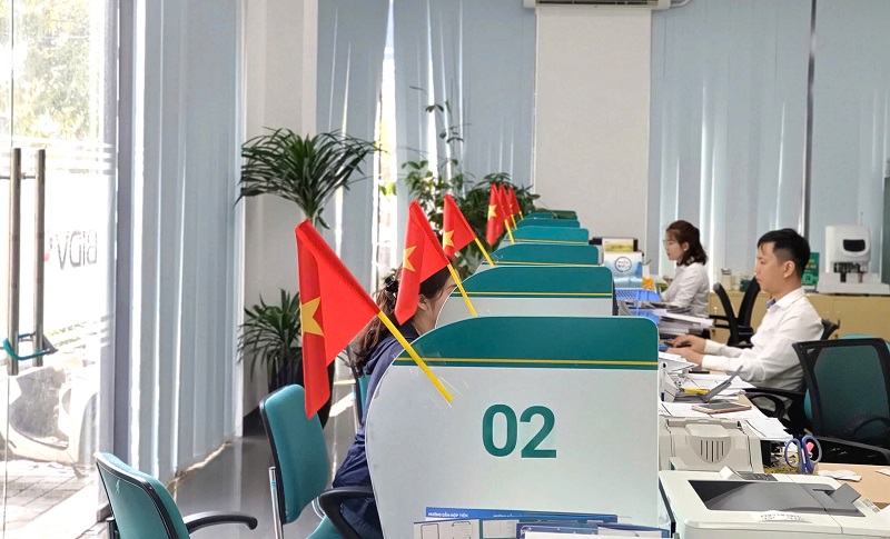 BIDV Lam Sơn rực rỡ cờ hoa chào mừng kỷ niệm 50 năm Giải phóng miền Nam, 68 năm thành lập BIDV