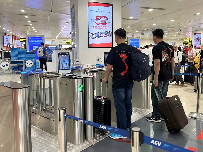 Đặt vé bay Vietjet và làm thủ tục dễ dàng bằng sinh trắc học trên ứng dụng VNeID